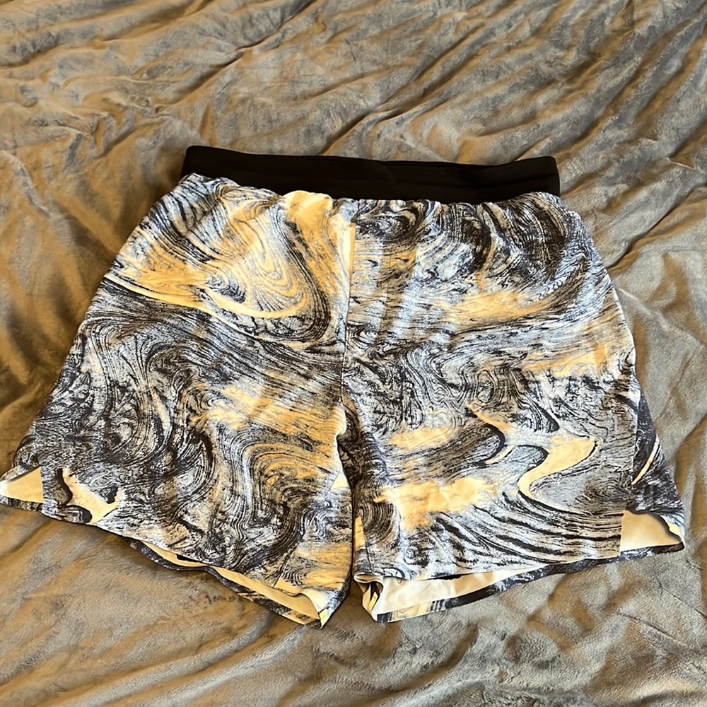 Mens medium lululemon lab 7" lined running shorts